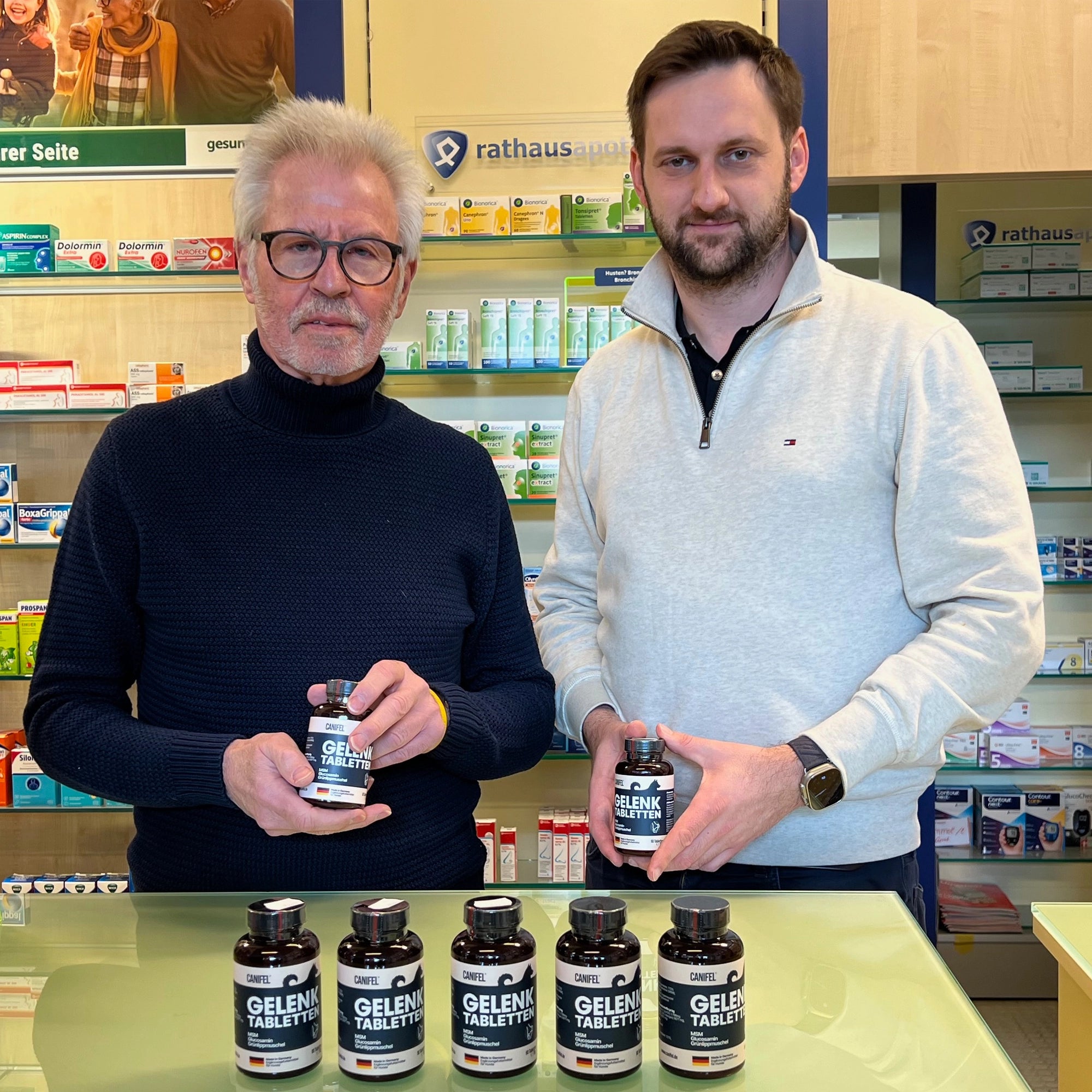 Die Köpfe hinter CANIFEL — Apotheker und Tierarzt
